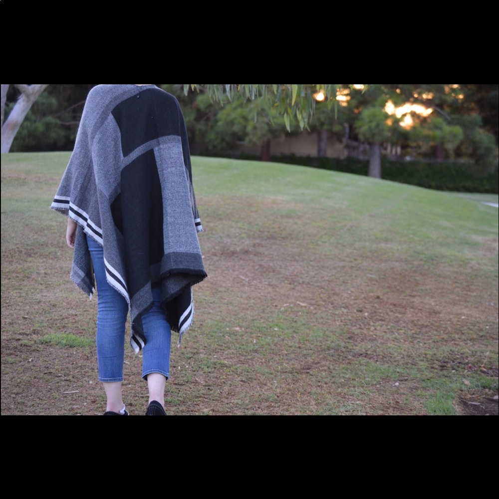 Comfortable casual grey poncho, fuzzy material
